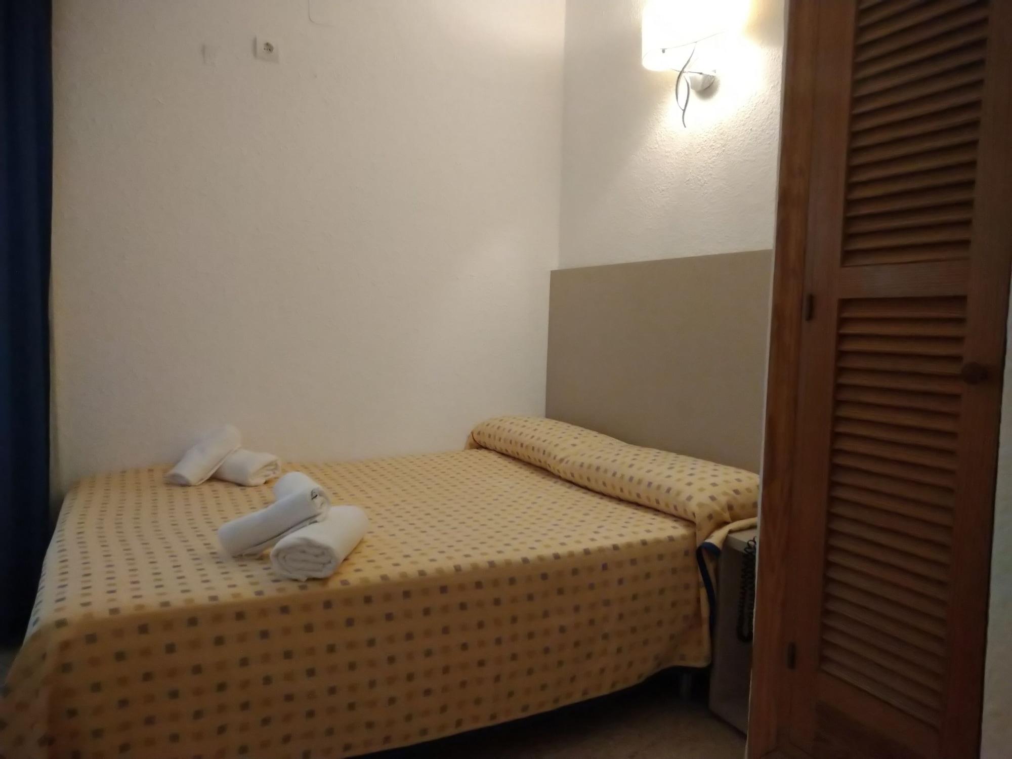 Hotel Roca Bella Es Pujols Kültér fotó