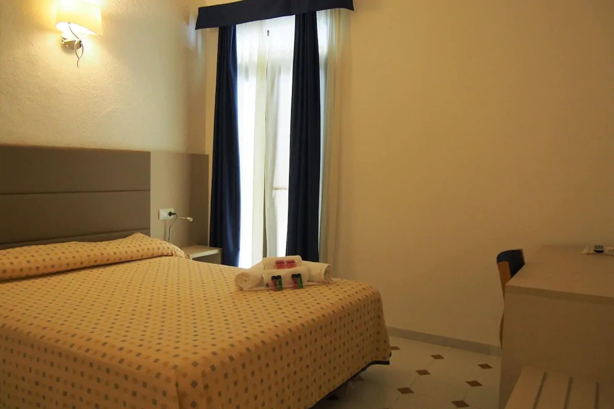 Hotel Roca Bella Es Pujols Kültér fotó