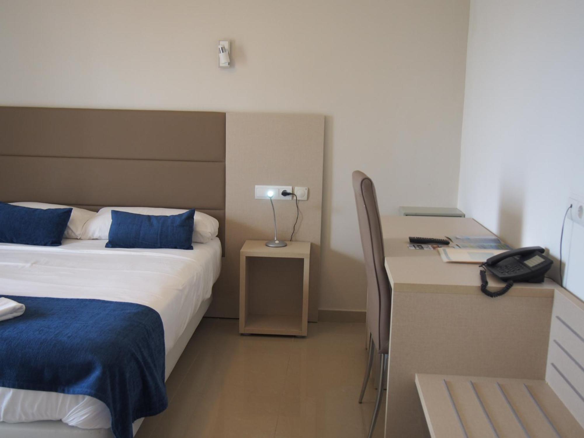 Hotel Roca Bella Es Pujols Kültér fotó