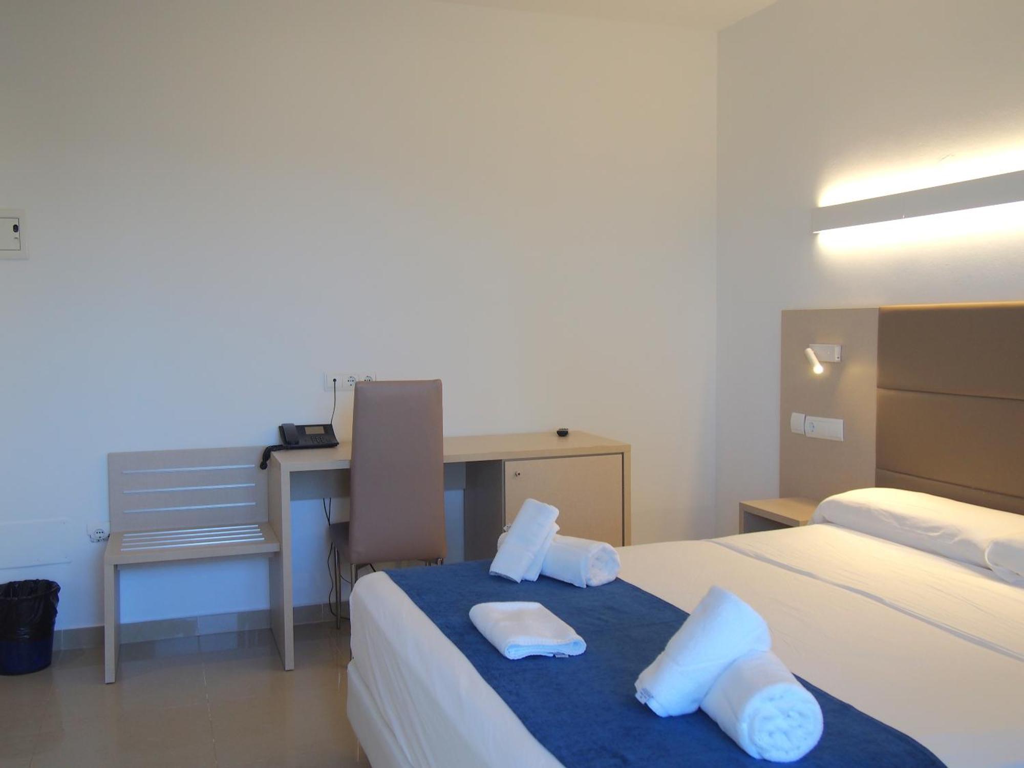 Hotel Roca Bella Es Pujols Kültér fotó