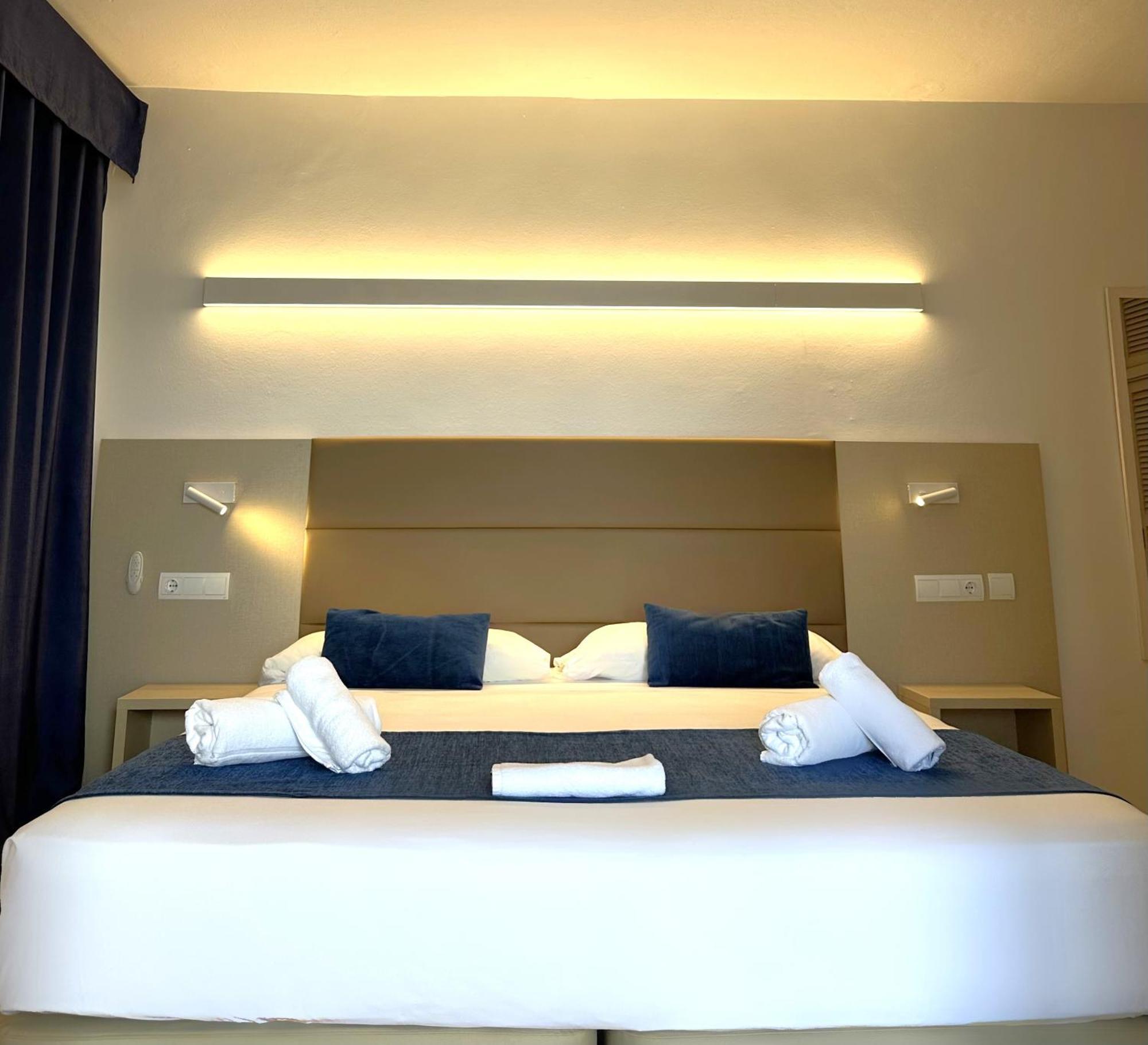 Hotel Roca Bella Es Pujols Kültér fotó