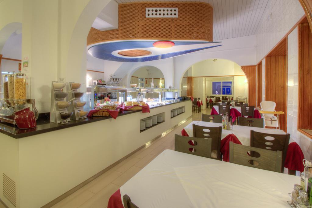 Hotel Roca Bella Es Pujols Kültér fotó